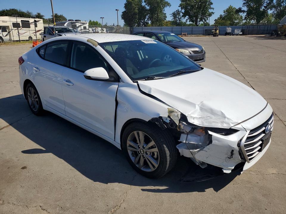 56481016 :رقم المزاد ، 5NPD84LF2JH320300 vin ، 2018 Hyundai Elantra مزاد بيع