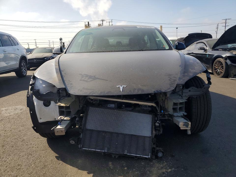 55169366 :رقم المزاد ، 5YJ3E1EAXSF082216 vin ، 2025 Tesla Model 3 مزاد بيع