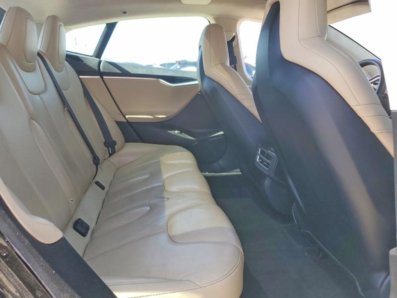 56030986 :رقم المزاد ، 5YJSA1E24GF143194 vin ، 2016 Tesla Model S مزاد بيع