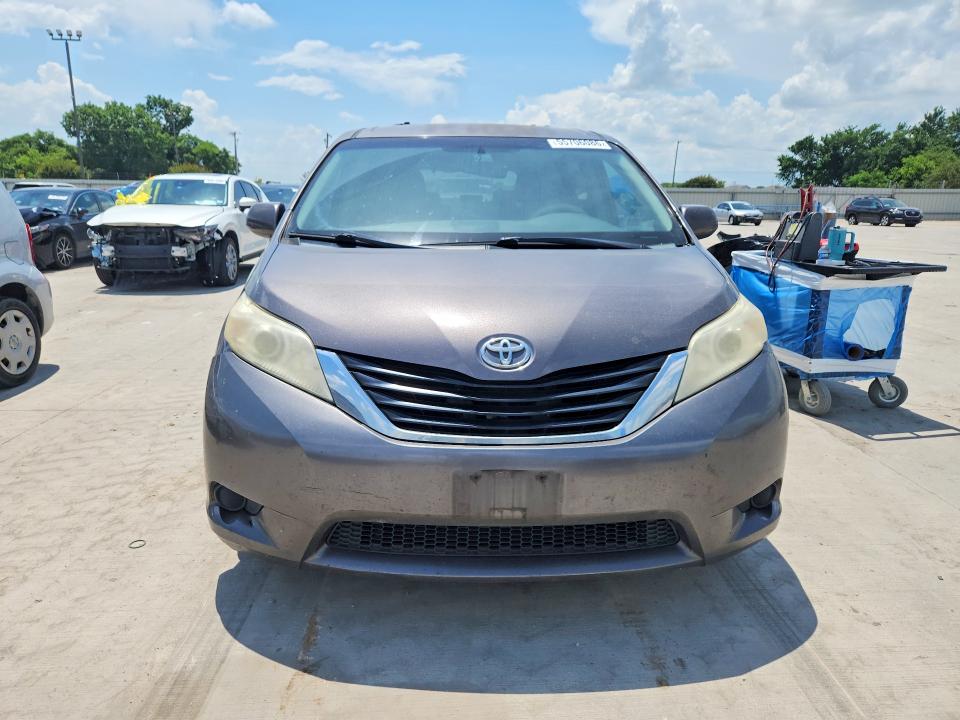 2013 Toyota Sienna მანქანა იყიდება აუქციონზე, vin: 5TDKK3DC8DS404725, აუქციონის ნომერი: 55706086