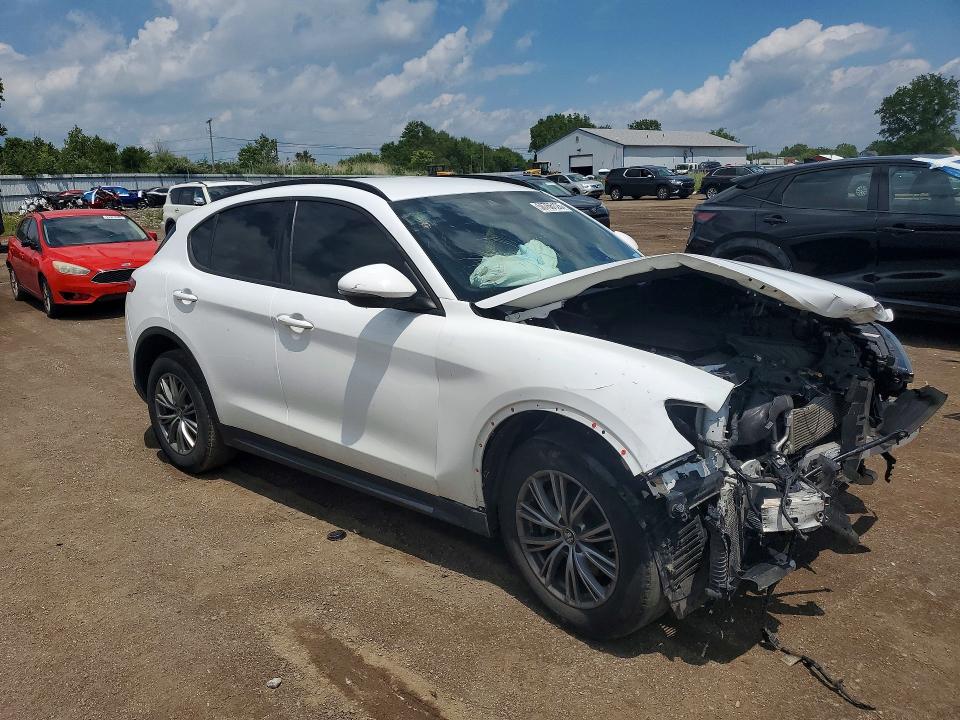 2022 Alfa Romeo Stelvio მანქანა იყიდება აუქციონზე, vin: ZASPAKAN6N7D27526, აუქციონის ნომერი: 56766126