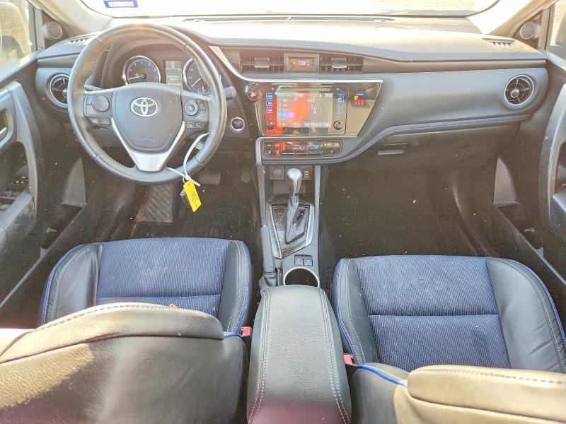 58906226 :رقم المزاد ، 5YFBURHEXJP821373 vin ، 2018 Toyota Corolla مزاد بيع