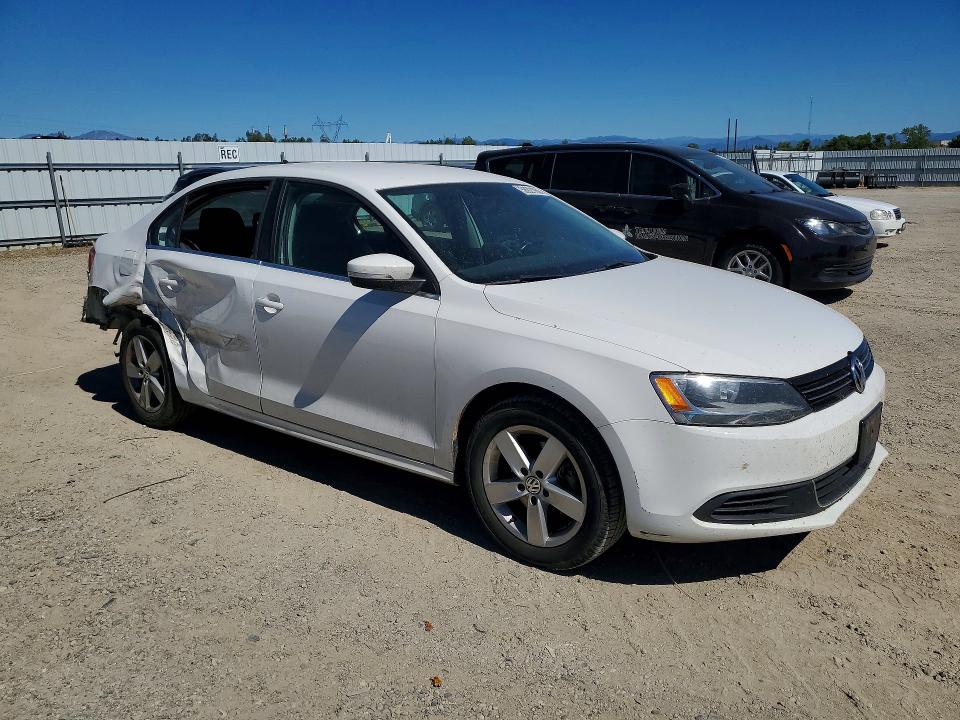 58921986 :رقم المزاد ، 3VWLL7AJ0EM390698 vin ، 2014 Volkswagen Jetta مزاد بيع