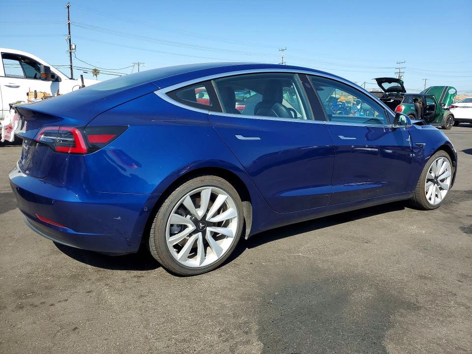 Продажа на аукционе авто 2018 Tesla Model 3, vin: 5YJ3E1EA6JF076413, номер лота: 56550366