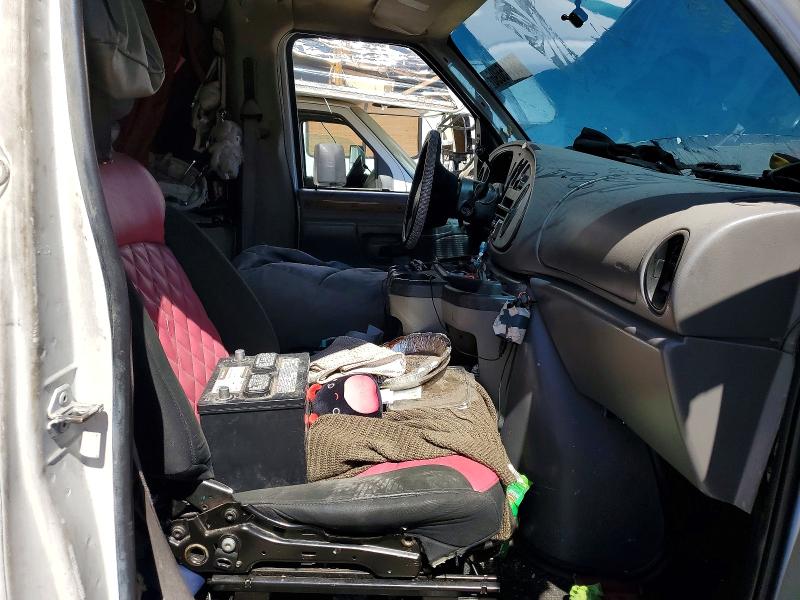 56145696 :رقم المزاد ، 1FDWE35SXYHB43182 vin ، 2000 Ford Econoline مزاد بيع