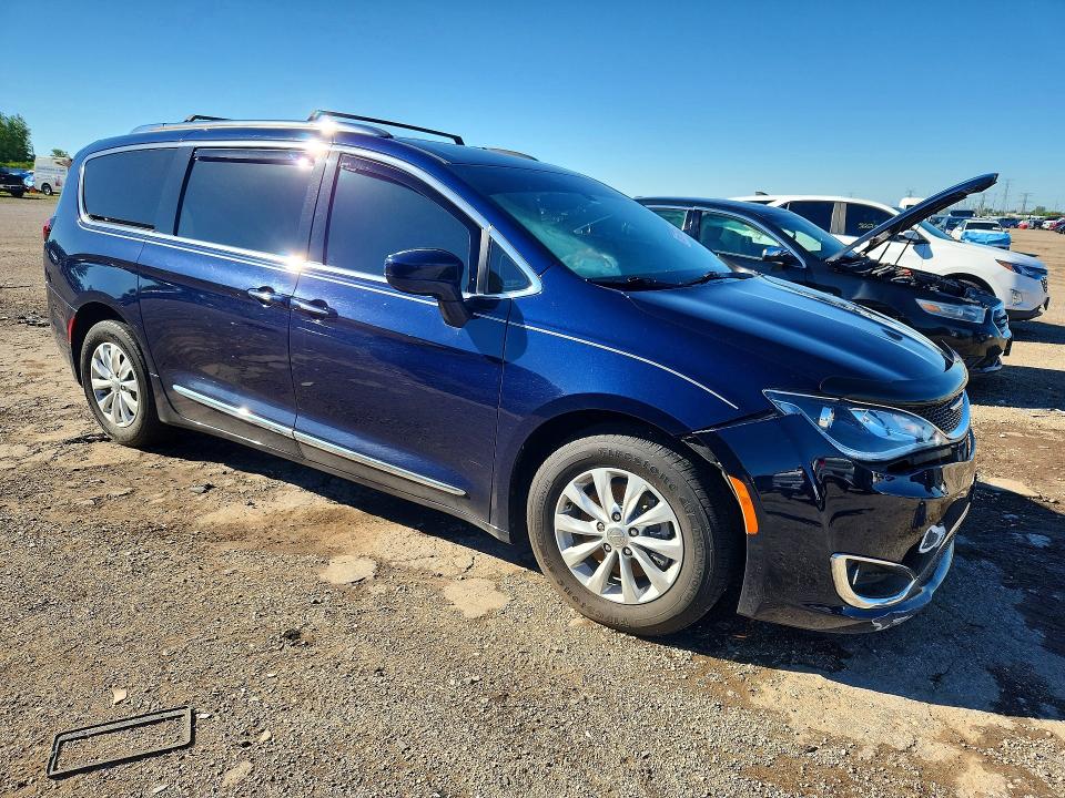 56777936 :رقم المزاد ، 2C4RC1EG8JR104141 vin ، 2018 Chrysler Pacifica مزاد بيع