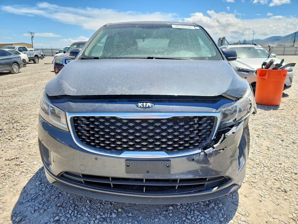 56532556 :رقم المزاد ، KNDMB5C16H6251269 vin ، 2017 Kia Sedona مزاد بيع