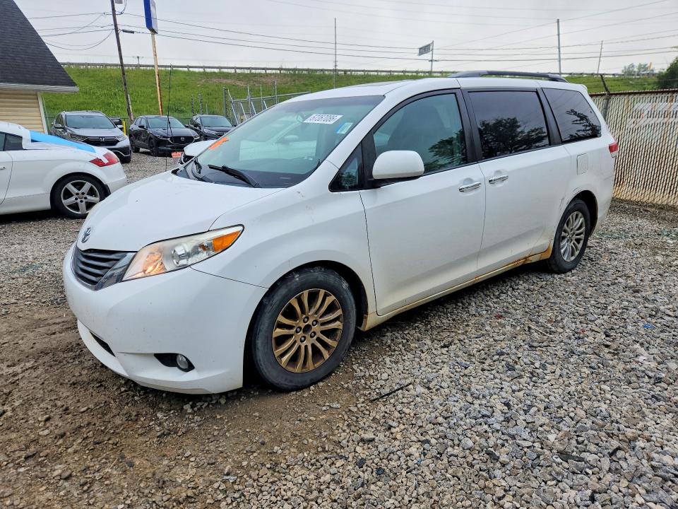 57367086 :رقم المزاد ، 5TDYK3DC2DS382540 vin ، 2013 Toyota Sienna مزاد بيع