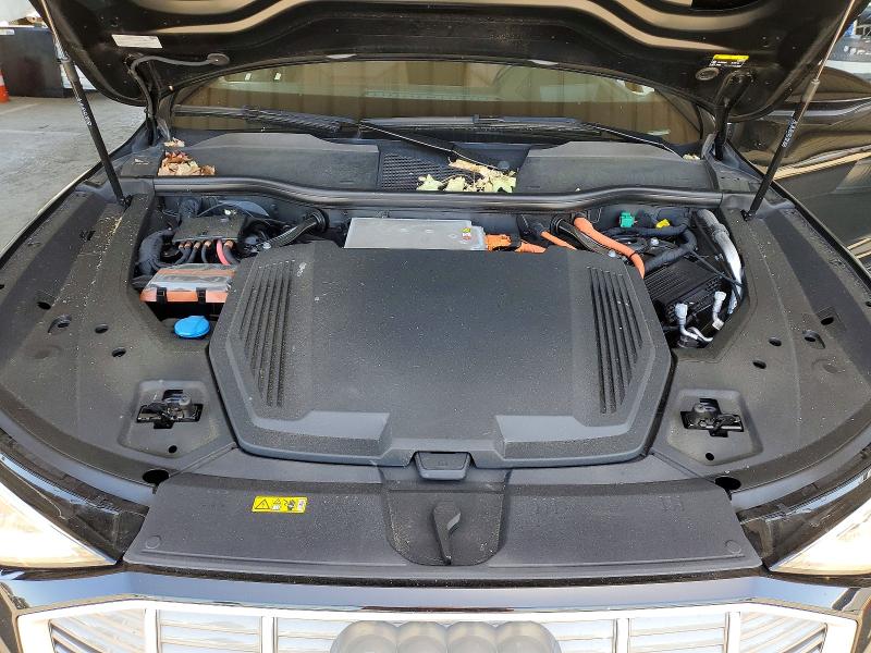 2021 Audi E-tron მანქანა იყიდება აუქციონზე, vin: WA1VAAGE0MB033630, აუქციონის ნომერი: 55757926