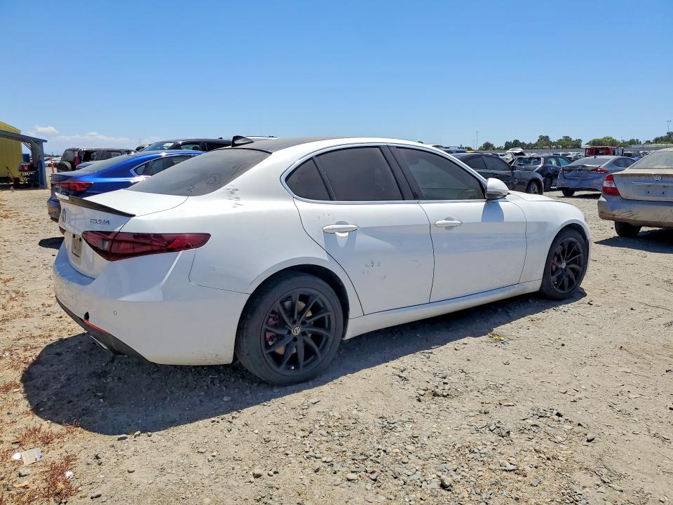 Продаж на аукціоні авто 2017 Alfa Romeo Giulia, vin: ZARFAEBNXH7556175, номер лоту: 58842636