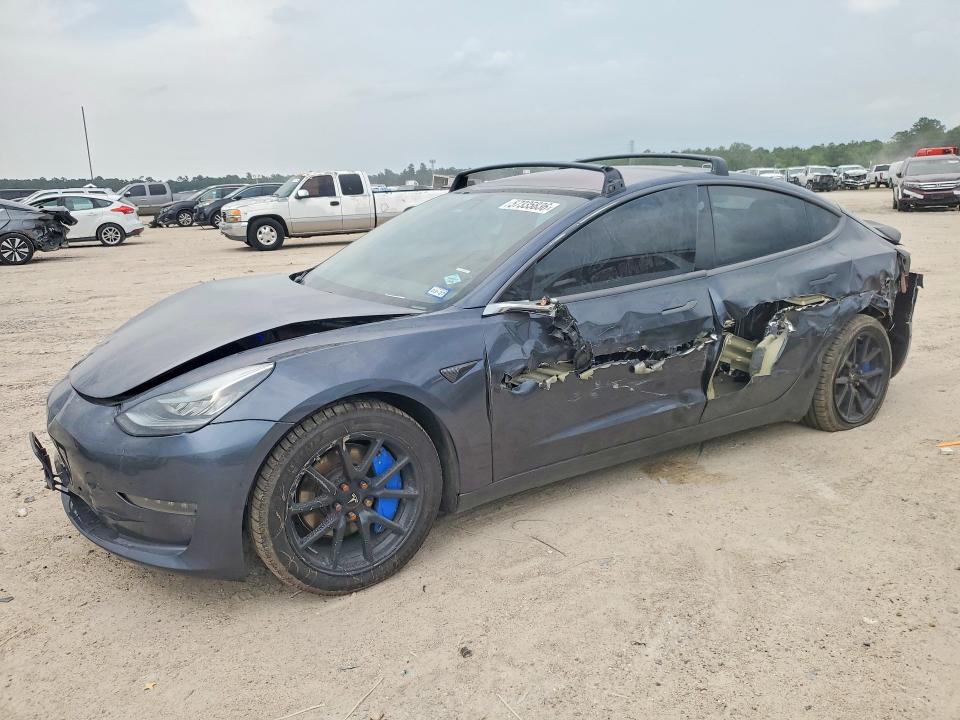 57335836 :رقم المزاد ، 5YJ3E1EA6JF018799 vin ، 2018 Tesla Model 3 مزاد بيع
