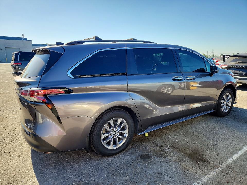 Продаж на аукціоні авто 2022 Toyota Sienna, vin: 5TDJRKEC4NS098012, номер лоту: 57528216