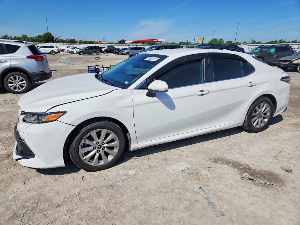 55439166 :رقم المزاد ، 4T1C11AK2LU977410 vin ، 2020 Toyota Camry مزاد بيع