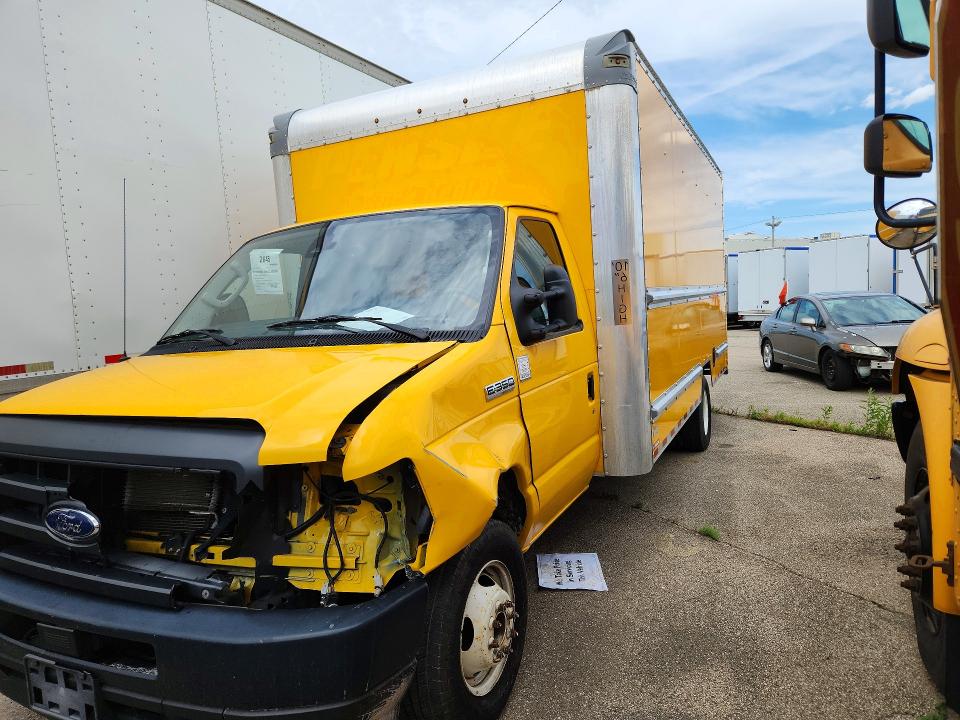 2022 Ford Econoline მანქანა იყიდება აუქციონზე, vin: 1FDWE3FNXNDC04011, აუქციონის ნომერი: 54122306