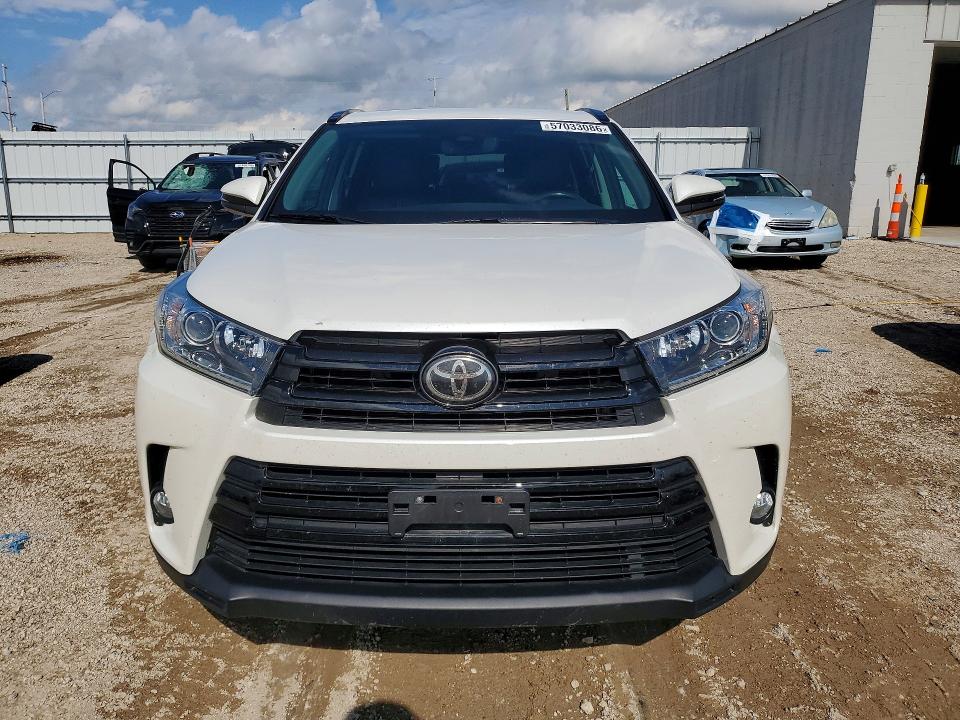 57033086 :رقم المزاد ، 5TDJZRFH2JS813592 vin ، 2018 Toyota Highlander مزاد بيع