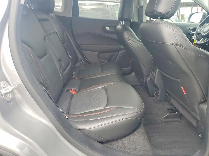 55961706 :رقم المزاد ، 3C4NJDDB3JT201112 vin ، 2018 Jeep Compass مزاد بيع