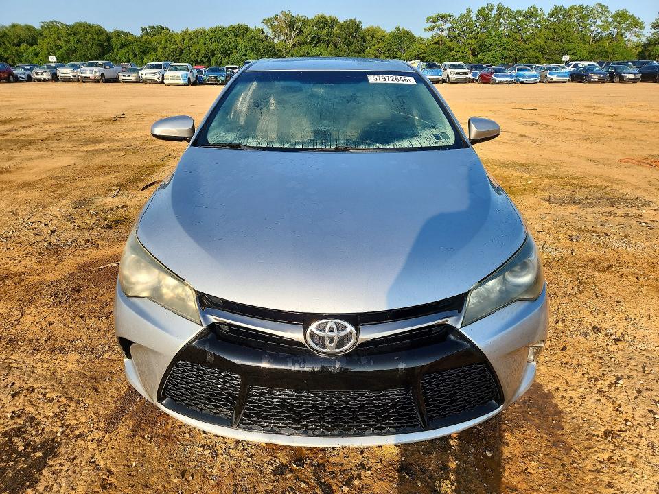 57972646 :رقم المزاد ، 4T1BF1FK0HU337208 vin ، 2017 Toyota Camry مزاد بيع