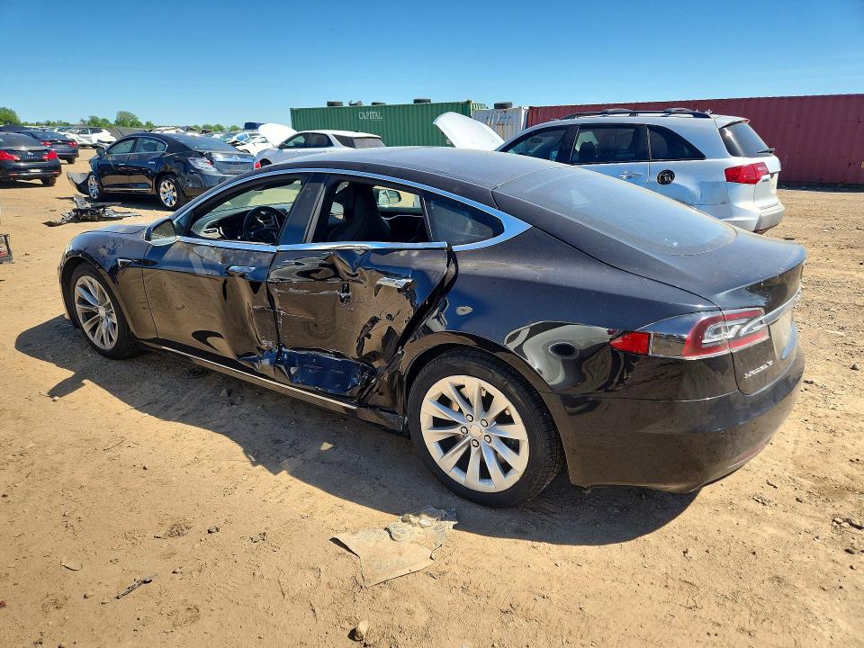 55813746 :رقم المزاد ، 5YJSA1E26HF197016 vin ، 2017 Tesla Model S مزاد بيع