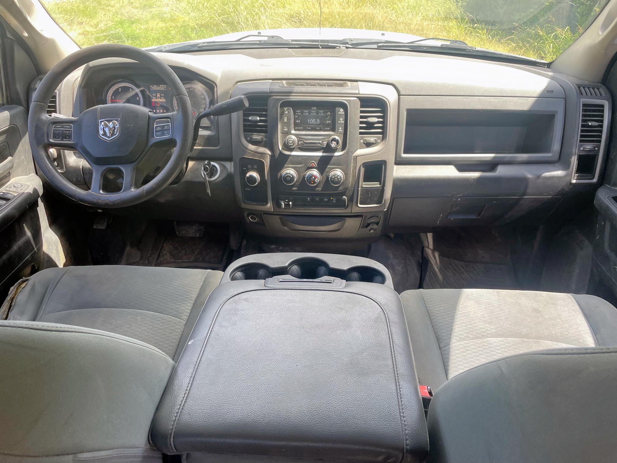 67128655 :رقم المزاد ، 3C6UR5HLXJG364742 vin ، 2018 Ram 2500 St مزاد بيع