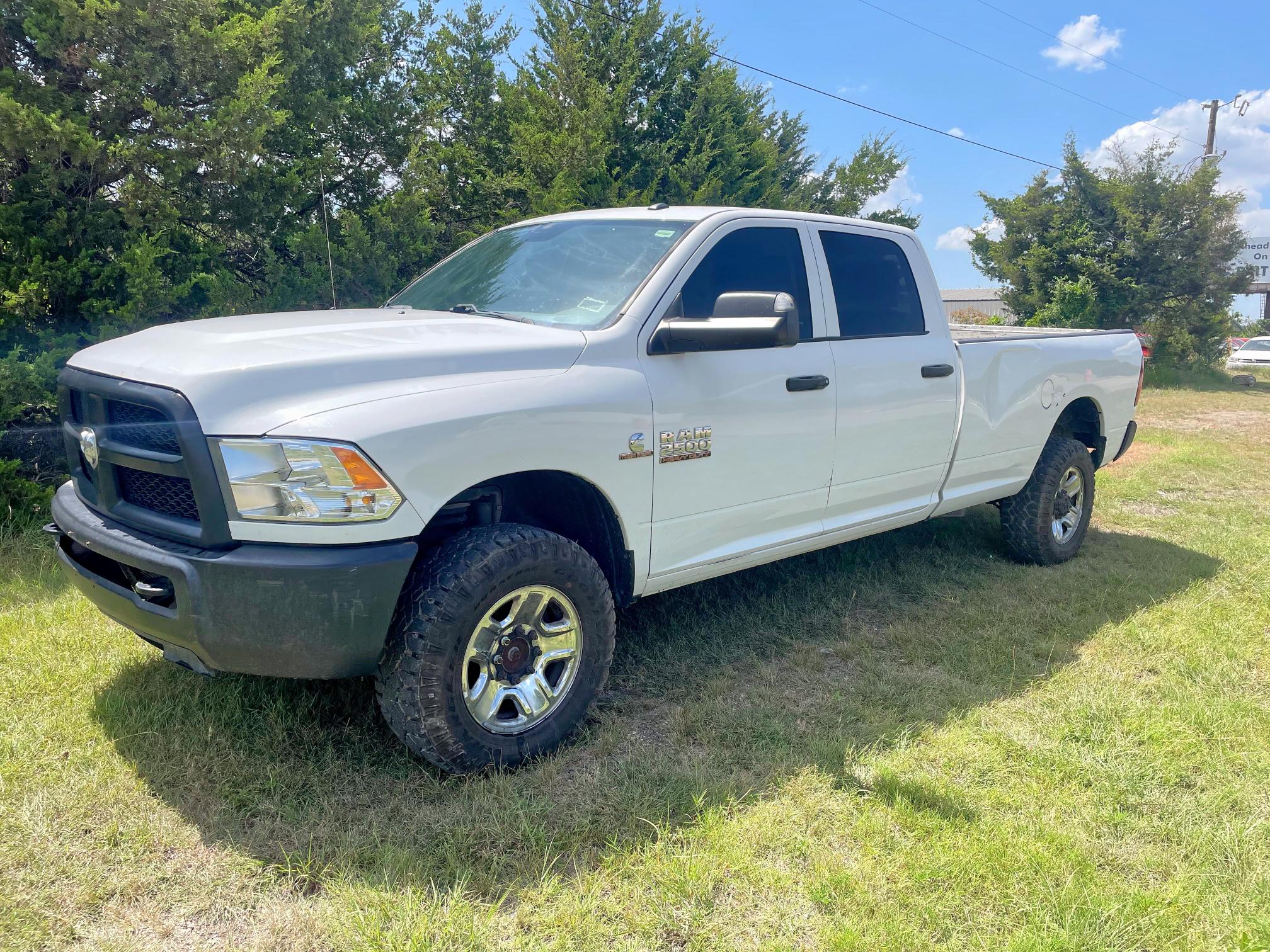 67128655 :رقم المزاد ، 3C6UR5HLXJG364742 vin ، 2018 Ram 2500 St مزاد بيع