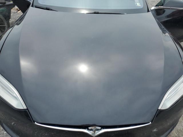 63612815 :رقم المزاد ، 5YJSA1E28JF274085 vin ، 2018 Tesla Model S مزاد بيع