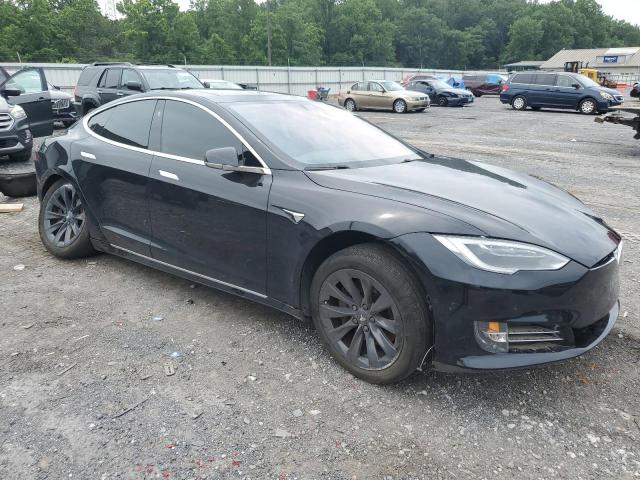63612815 :رقم المزاد ، 5YJSA1E28JF274085 vin ، 2018 Tesla Model S مزاد بيع