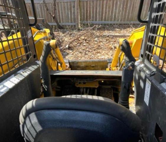 63748655 :رقم المزاد ، KV0250A250800 vin ، 2010 John Deere 250 مزاد بيع