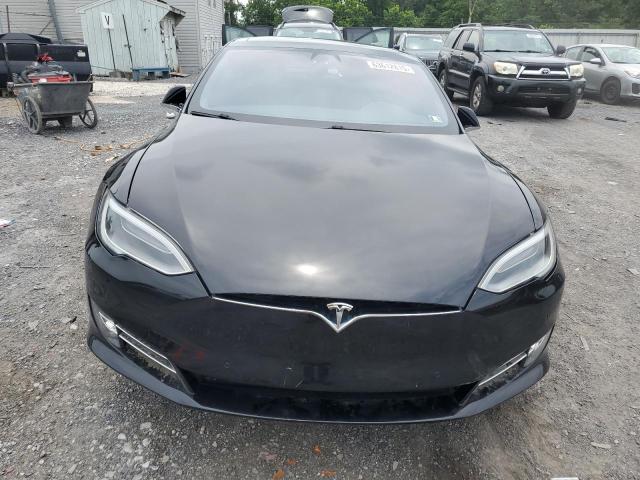 63612815 :رقم المزاد ، 5YJSA1E28JF274085 vin ، 2018 Tesla Model S مزاد بيع