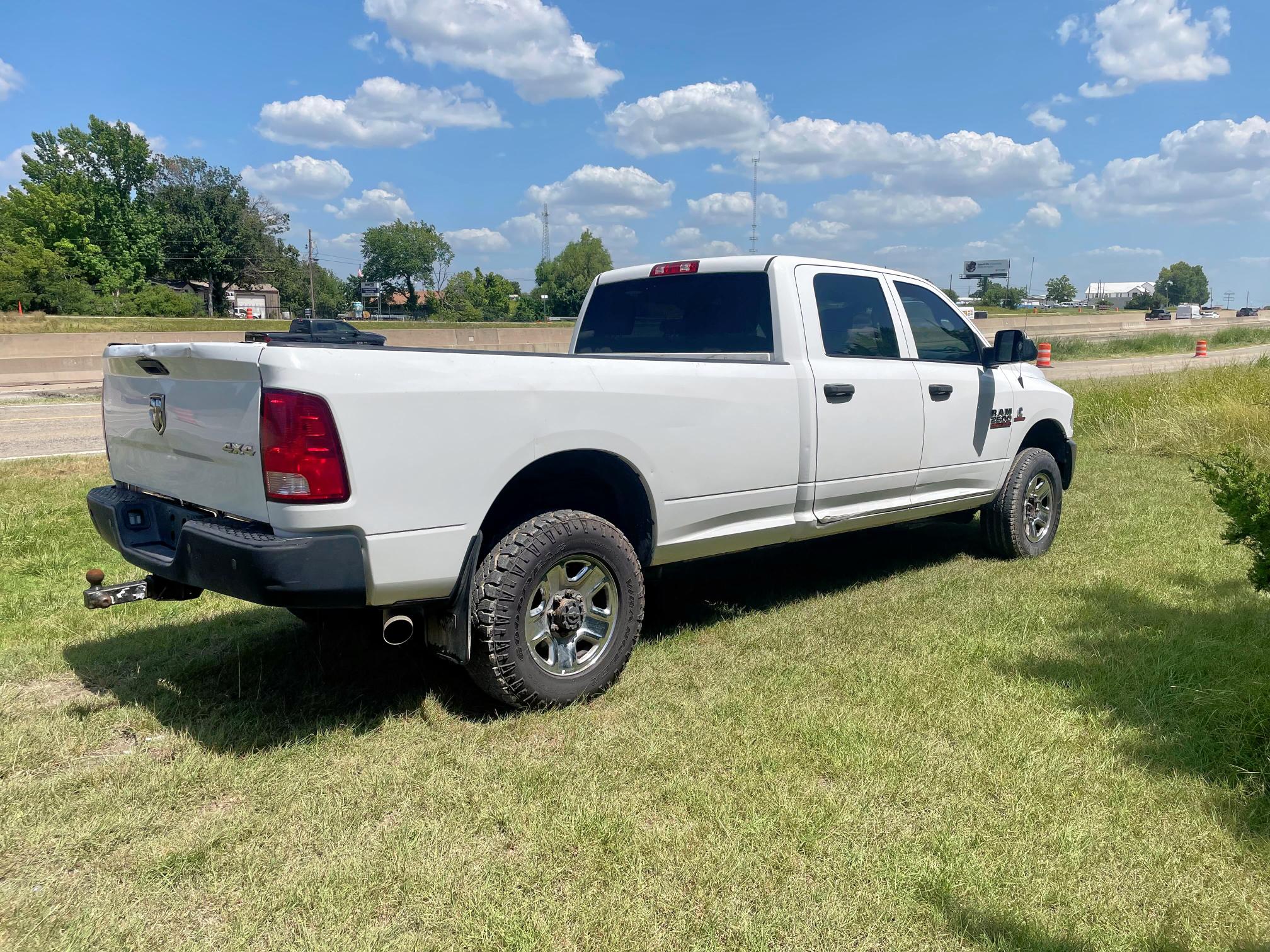 67128655 :رقم المزاد ، 3C6UR5HLXJG364742 vin ، 2018 Ram 2500 St مزاد بيع