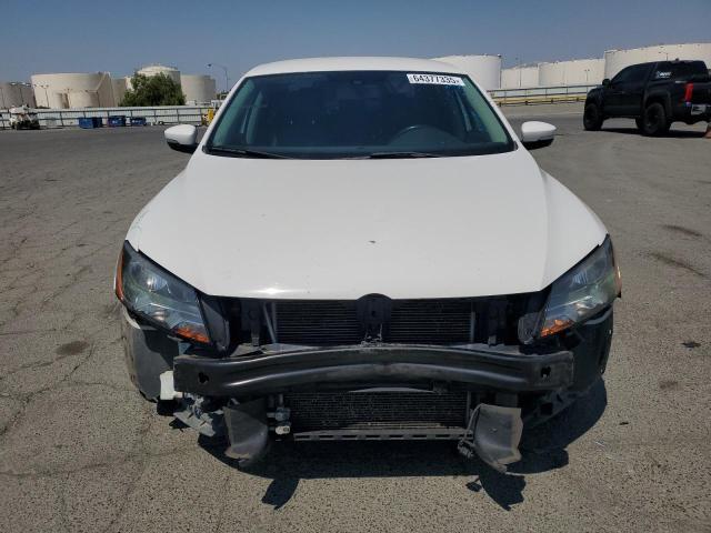 64377335 :رقم المزاد ، 1VWAT7A30FC006253 vin ، 2015 Volkswagen Passat S مزاد بيع