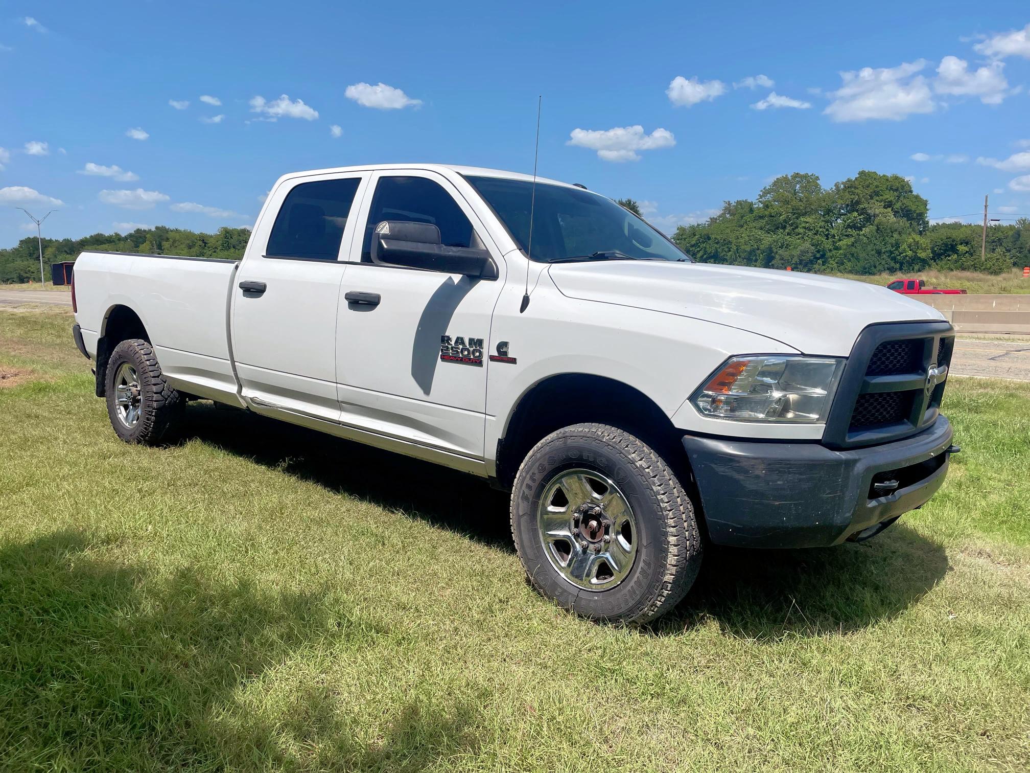 67128655 :رقم المزاد ، 3C6UR5HLXJG364742 vin ، 2018 Ram 2500 St مزاد بيع