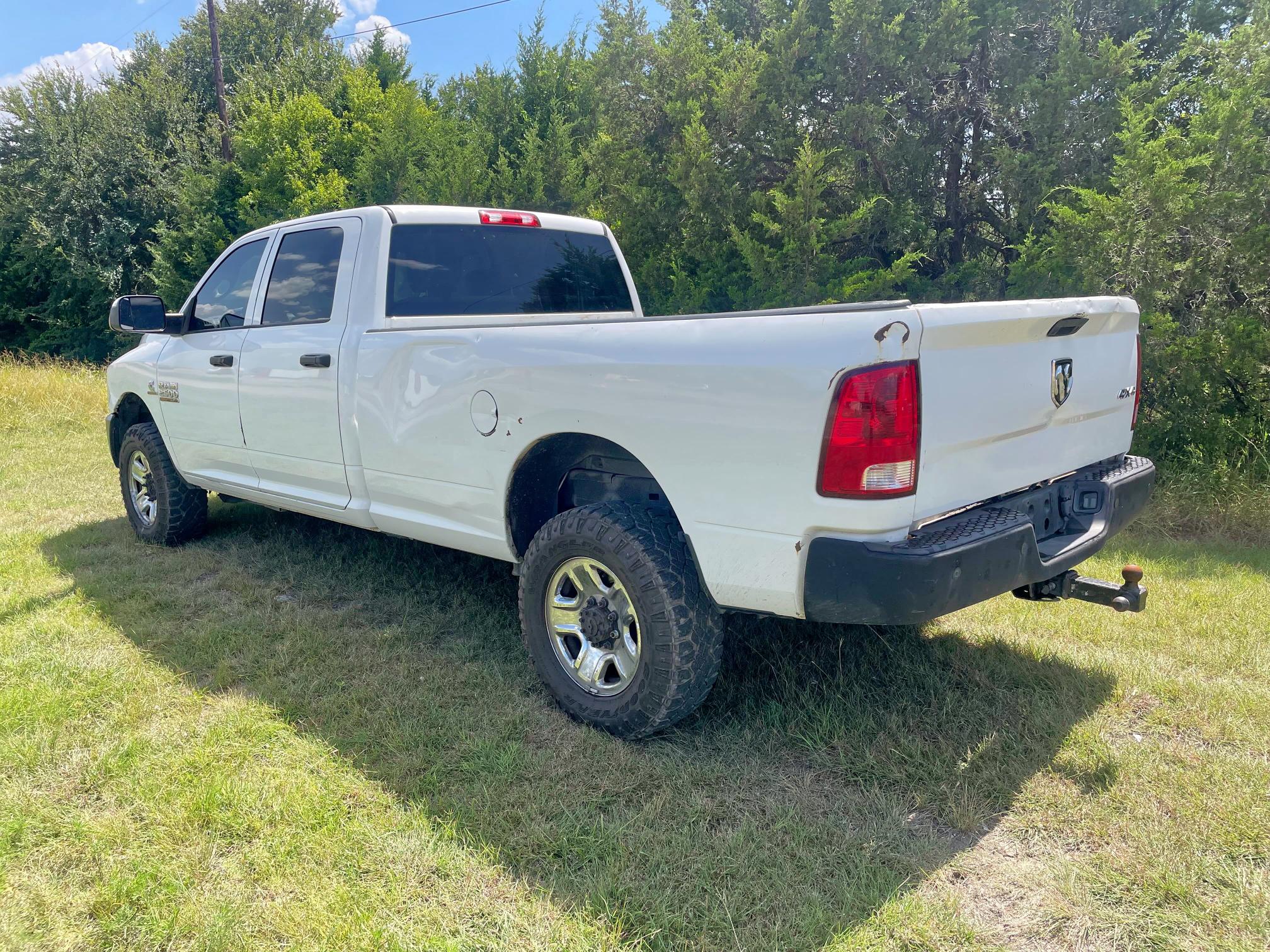 67128655 :رقم المزاد ، 3C6UR5HLXJG364742 vin ، 2018 Ram 2500 St مزاد بيع