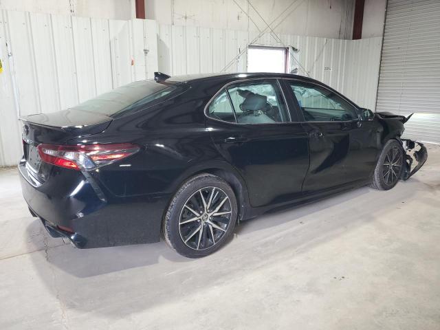 63322485 :رقم المزاد ، 4T1G11AK8NU051422 vin ، 2022 Toyota Camry Se مزاد بيع