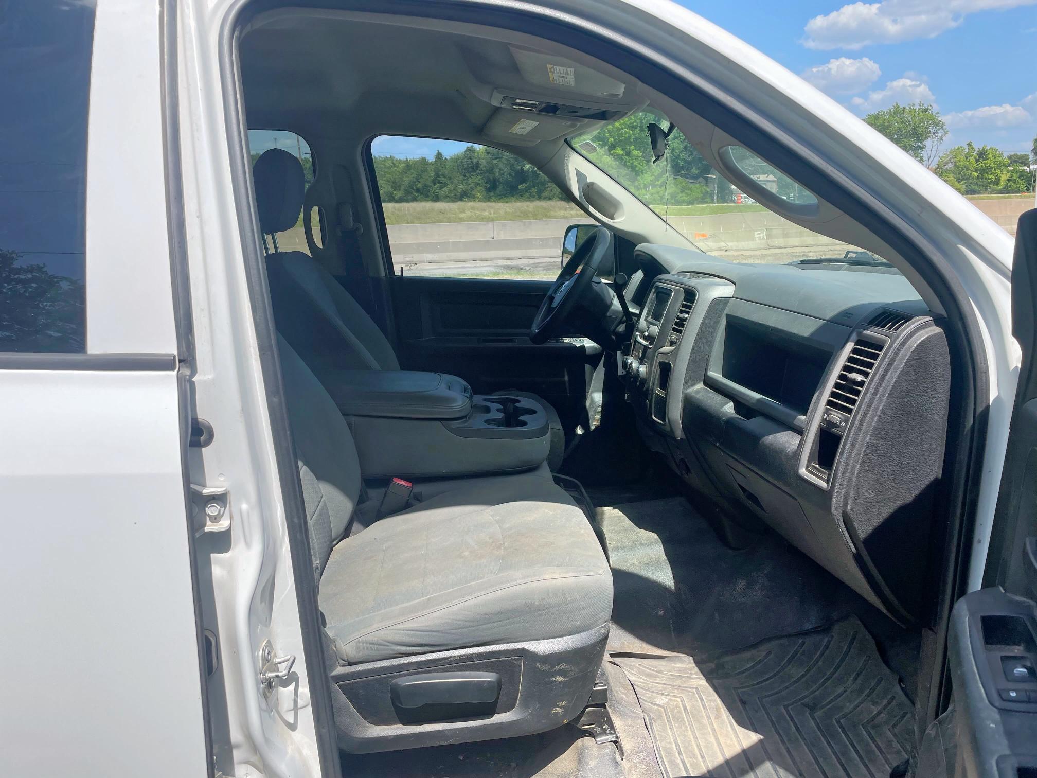 67128655 :رقم المزاد ، 3C6UR5HLXJG364742 vin ، 2018 Ram 2500 St مزاد بيع