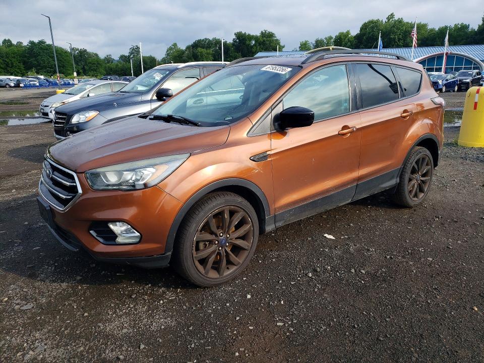 61953356 :رقم المزاد ، 1FMCU9G9XHUB48182 vin ، 2017 Ford Escape مزاد بيع
