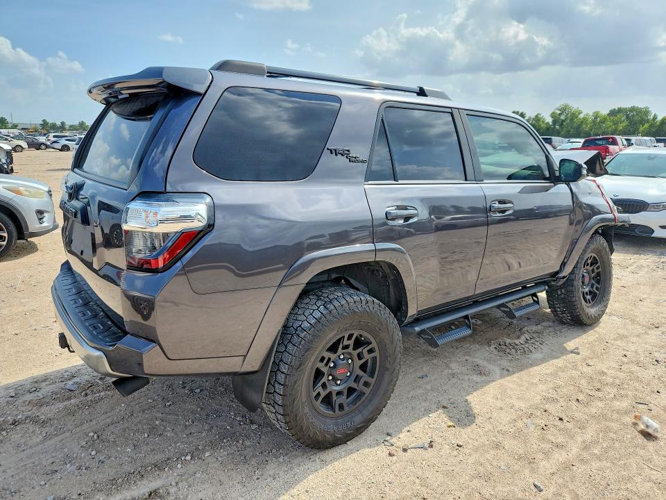 62670246 :رقم المزاد ، JTERU5JRXN6044447 vin ، 2022 Toyota 4runner مزاد بيع