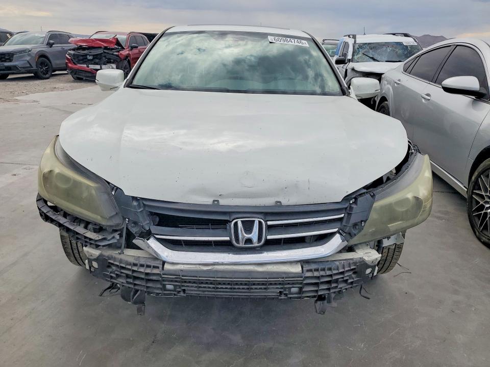 60984746 :رقم المزاد ، 1HGCR2F81FA104478 vin ، 2015 Honda Accord مزاد بيع