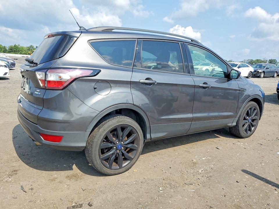 Продаж на аукціоні авто 2018 Ford Escape, vin: 1FMCU9GD6JUB65930, номер лоту: 62449026