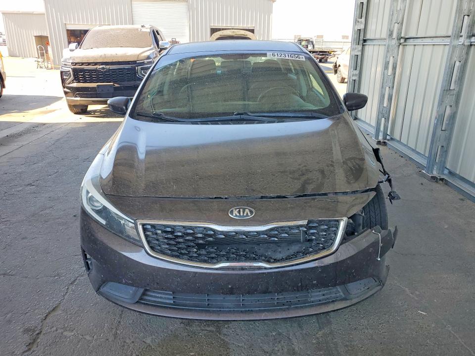 61231656 :رقم المزاد ، 3KPFL4A75HE132923 vin ، 2017 Kia Forte مزاد بيع