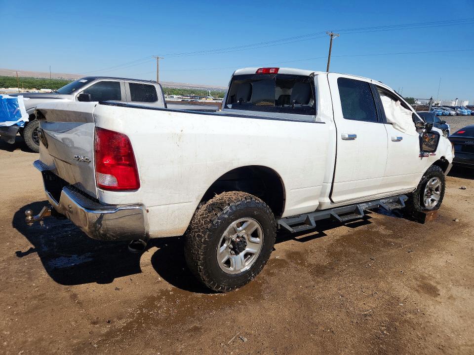60449416 :رقم المزاد ، 3C6UR5DL2JG166033 vin ، 2018 Ram 2500 مزاد بيع