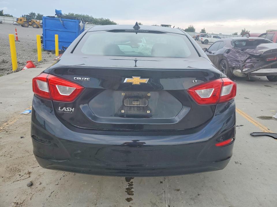 Продаж на аукціоні авто 2018 Chevrolet Cruze, vin: 1G1BE5SM0J7152174, номер лоту: 59816336