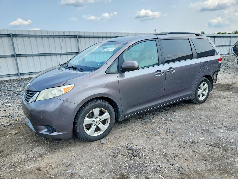 62760856 :رقم المزاد ، 5TDKK3DC6ES421878 vin ، 2014 Toyota Sienna مزاد بيع