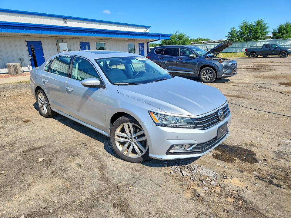62112946 :رقم المزاد ، 1VWBA7A34JC008204 vin ، 2018 Volkswagen Passat مزاد بيع