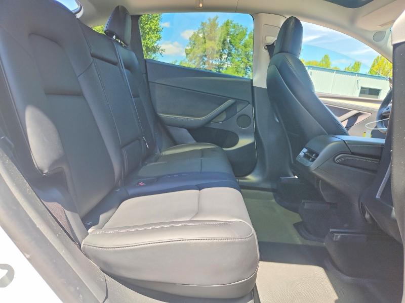 60512686 :رقم المزاد ، 7SAYGDEE8NF558491 vin ، 2022 Tesla Model Y مزاد بيع