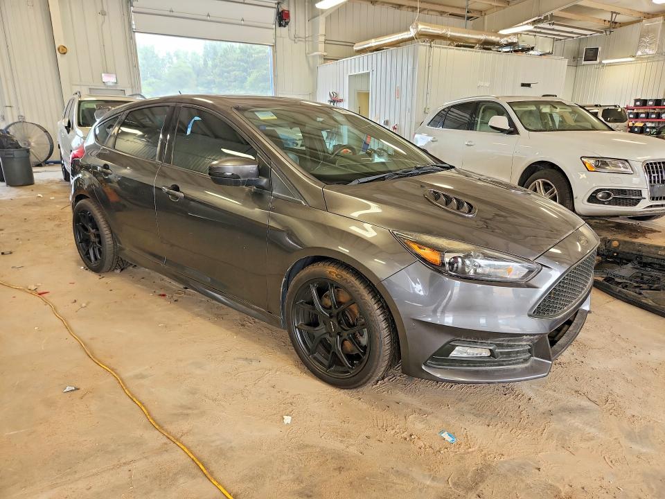 2015 Ford Focus მანქანა იყიდება აუქციონზე, vin: 1FADP3L97FL373252, აუქციონის ნომერი: 61627716