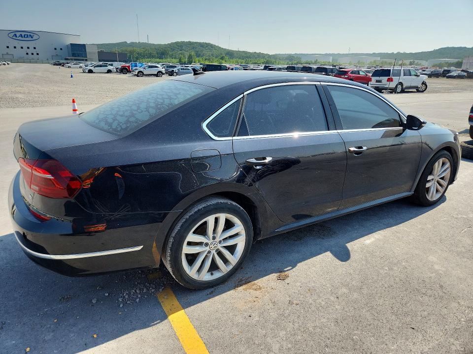 61582196 :رقم المزاد ، 1VWBA7A36JC009807 vin ، 2018 Volkswagen Passat مزاد بيع