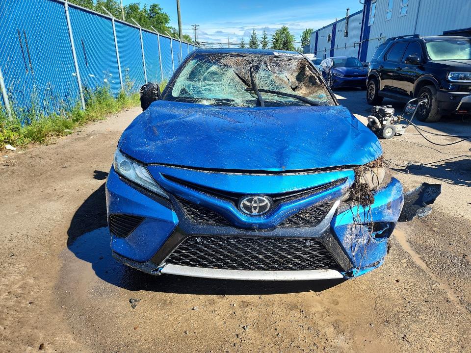 60314346 :رقم المزاد ، 4T1BZ1HK4JU011132 vin ، 2018 Toyota Camry مزاد بيع