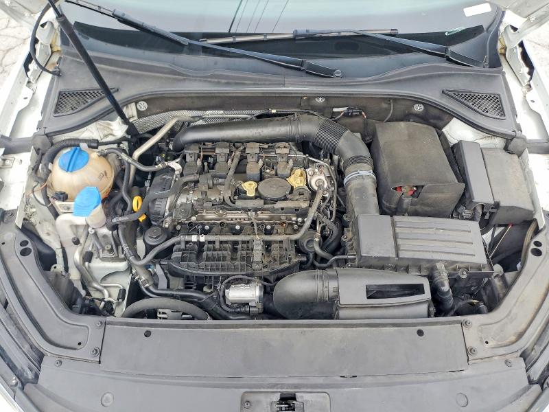 60442156 :رقم المزاد ، 1VWGT7A34HC054674 vin ، 2017 Volkswagen Passat مزاد بيع