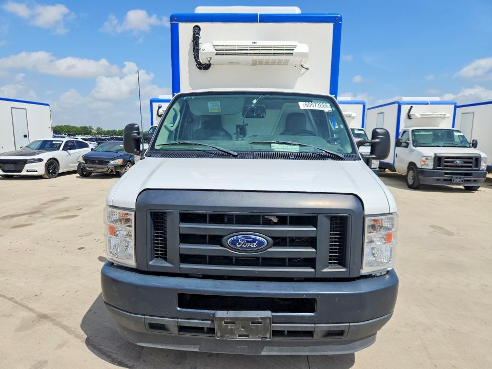 60672886 :رقم المزاد ، 1FDWE3FK4PDD00838 vin ، 2023 Ford E350 مزاد بيع