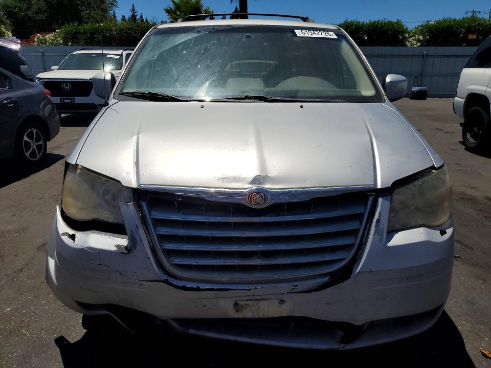 61942226 :رقم المزاد ، 2A4RR5D12AR450683 vin ، 2010 Chrysler Town & Country مزاد بيع